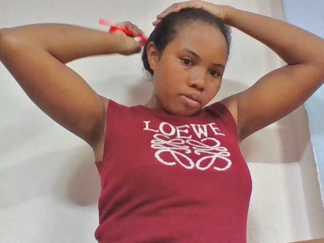 Juliah1a live cam on BongaCams