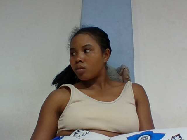 Juliah1a live cam on BongaCams