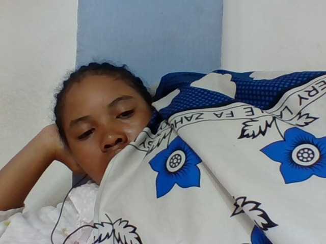 Juliah1a live cam on BongaCams