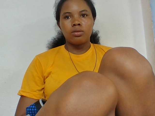 Juliah1a live cam on BongaCams