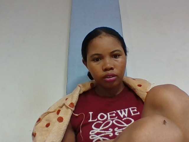 Juliah1a live cam on BongaCams