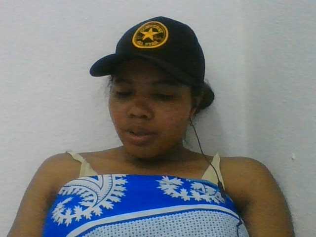 Juliah1a live cam on BongaCams