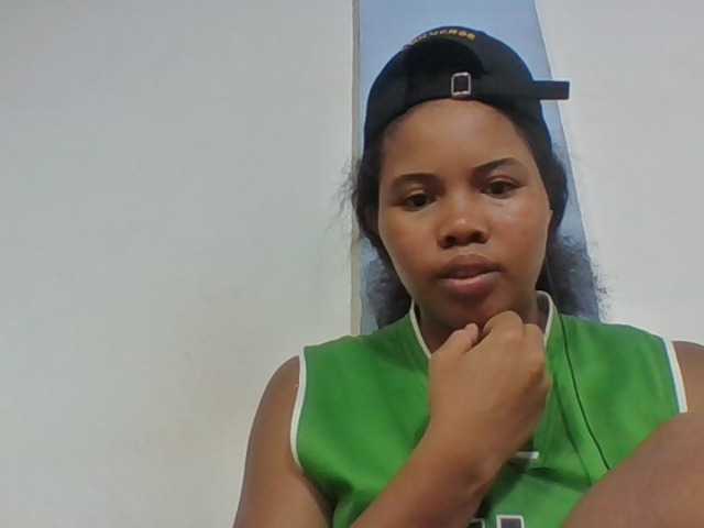 Juliah1a live cam on BongaCams