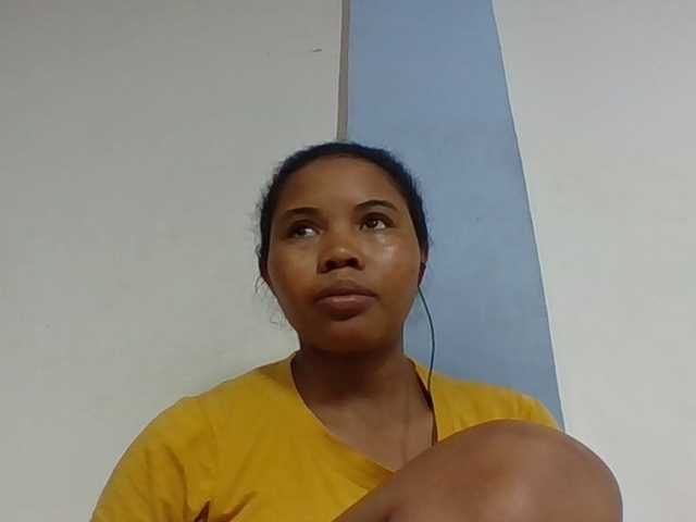 Juliah1a live cam on BongaCams