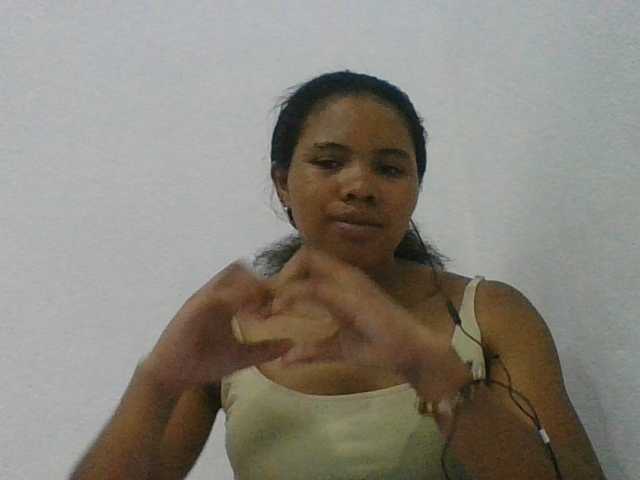 Juliah1a live cam on BongaCams