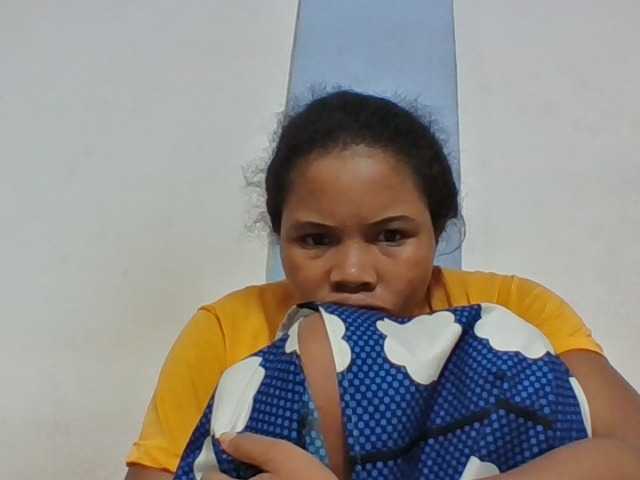 Juliah1a live cam on BongaCams