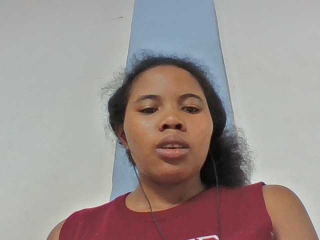 Juliah1a live cam on BongaCams
