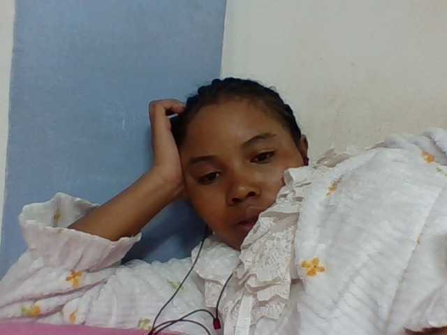 Juliah1a live cam on BongaCams