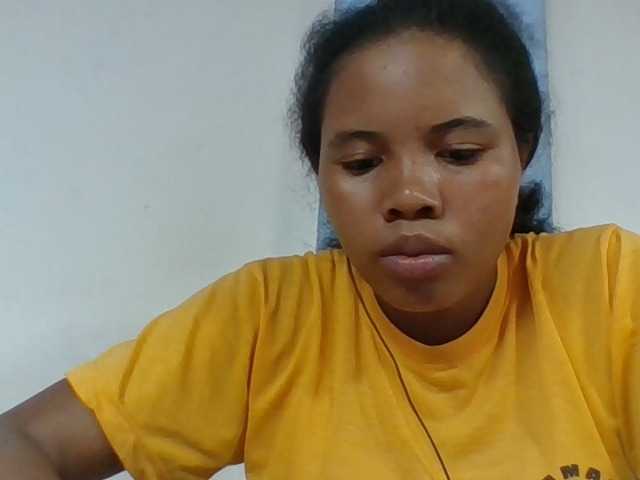 Juliah1a live cam on BongaCams