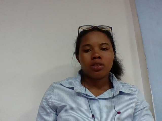 Juliah1a live cam on BongaCams