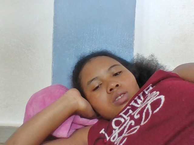 Juliah1a live cam on BongaCams