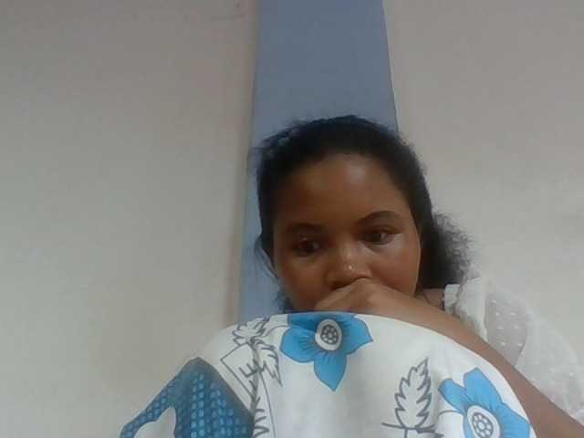 Juliah1a live cam on BongaCams