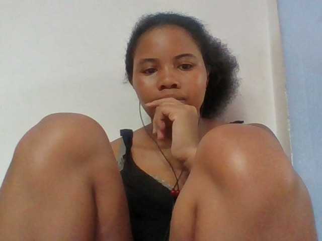 Juliah1a live cam on BongaCams