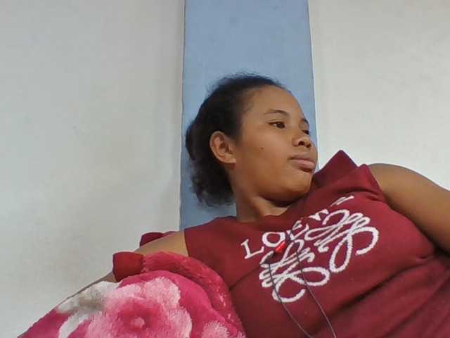 Juliah1a live cam on BongaCams