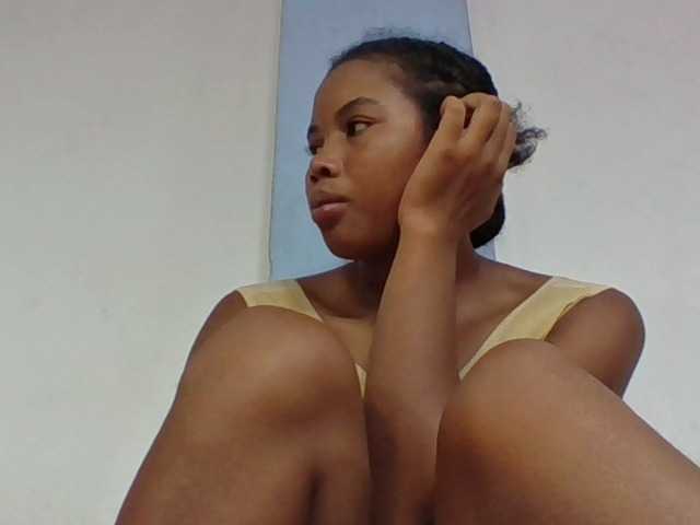 le modèle Juliah1a est en webcam porno dans un show sur le site bongacams, il possède les tags suivants: Ebony,Brunette,Shaved