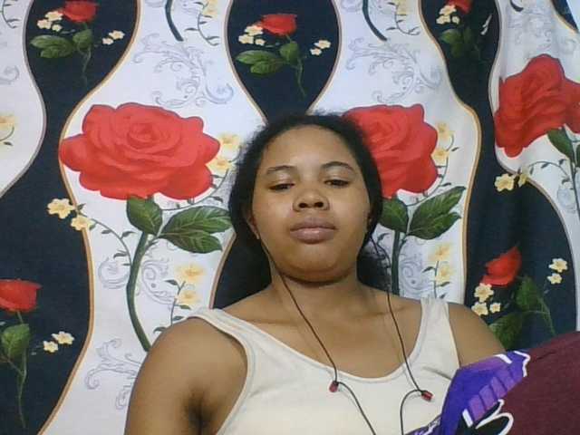 Juliah1a live cam on BongaCams