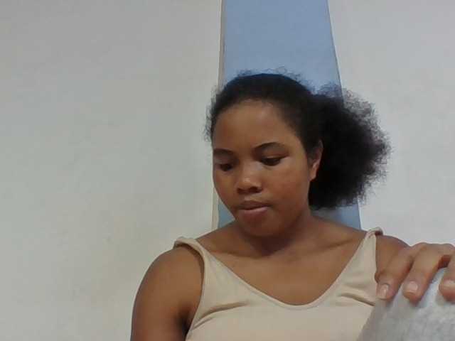 Juliah1a live cam on BongaCams
