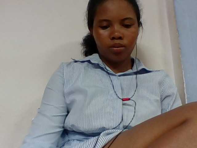 Juliah1a live cam on BongaCams