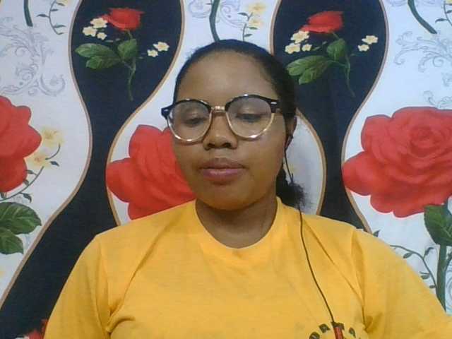 Juliah1a live cam on BongaCams