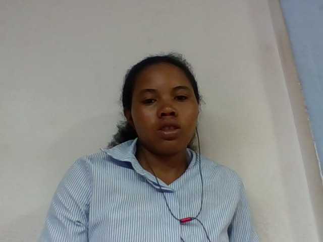Juliah1a live cam on BongaCams
