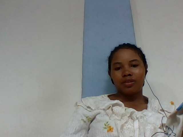 Juliah1a live cam on BongaCams
