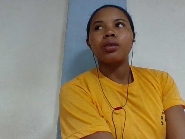 Juliah1a live cam on BongaCams