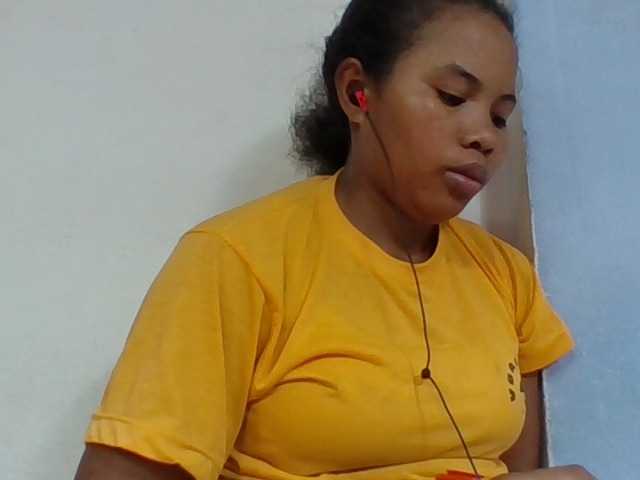Juliah1a live cam on BongaCams