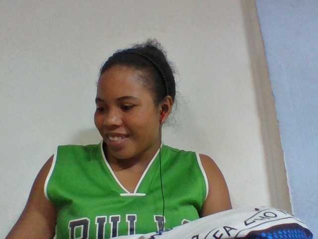 Juliah1a live cam on BongaCams