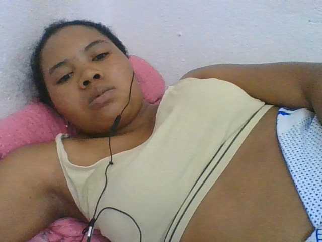Juliah1a live cam on BongaCams