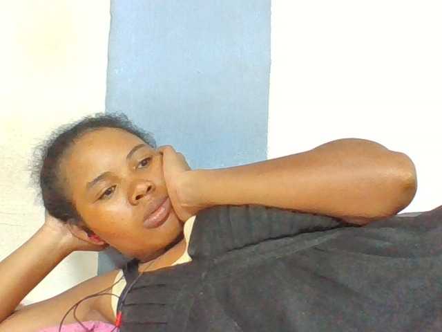 Juliah1a live cam on BongaCams
