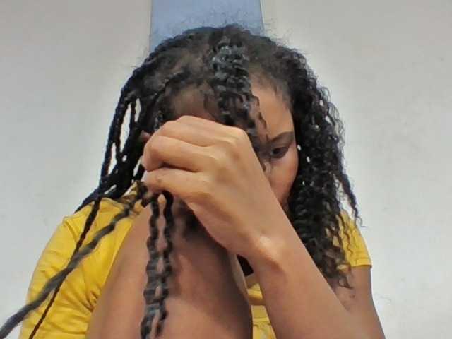 Juliah1a live cam on BongaCams