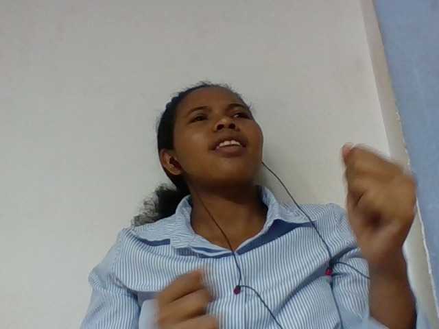 Juliah1a live cam on BongaCams