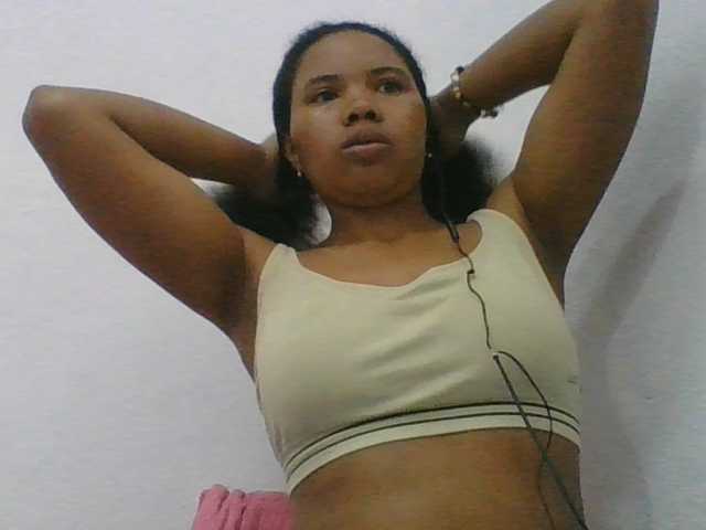 Juliah1a live cam on BongaCams