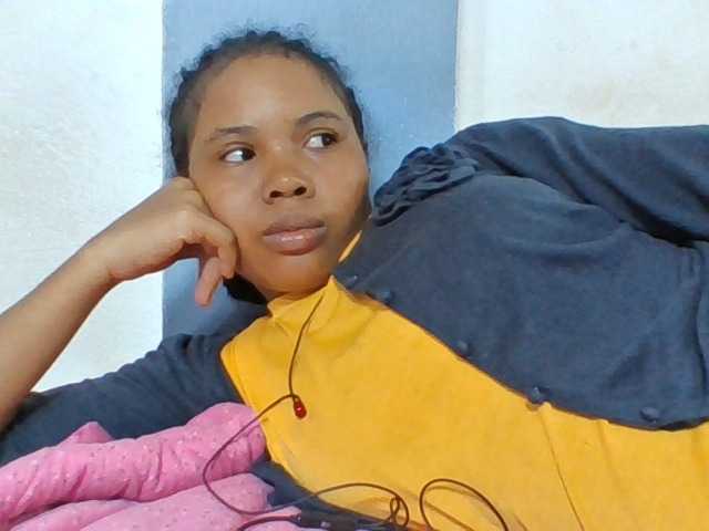 Juliah1a live cam on BongaCams