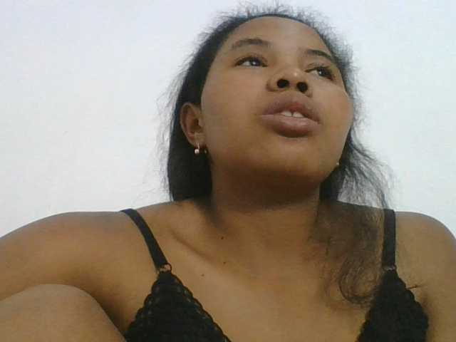Juliah1a live cam on BongaCams