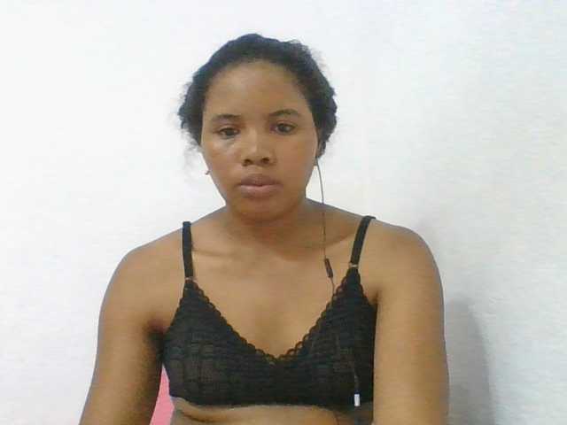 Juliah1a live cam on BongaCams