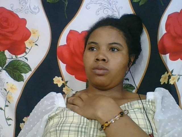 Juliah1a live cam on BongaCams