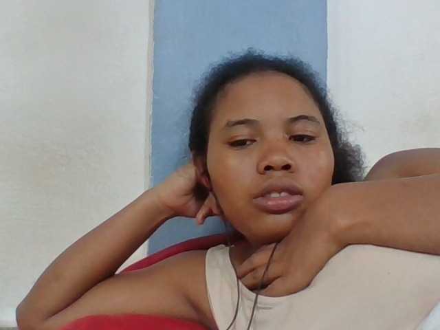 Juliah1a live cam on BongaCams
