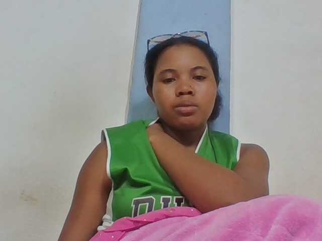 Juliah1a live cam on BongaCams