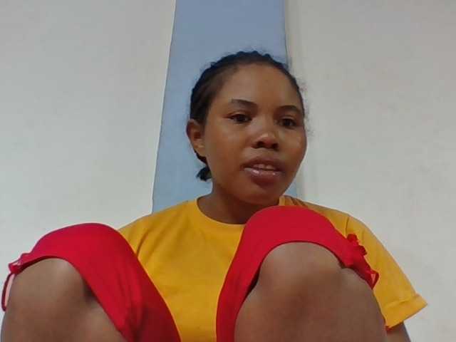 Juliah1a live cam on BongaCams