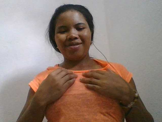 Juliah1a live cam on BongaCams
