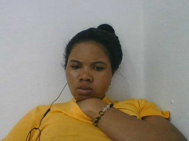Juliah1a live cam on BongaCams
