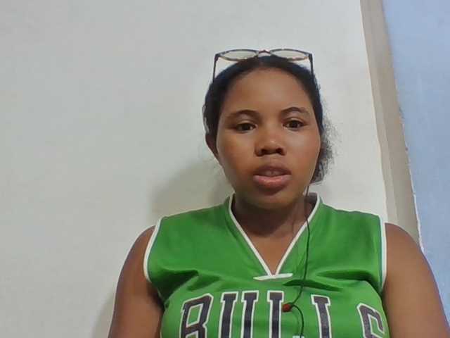 Juliah1a live cam on BongaCams