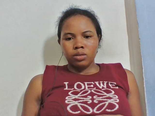 Juliah1a live cam on BongaCams