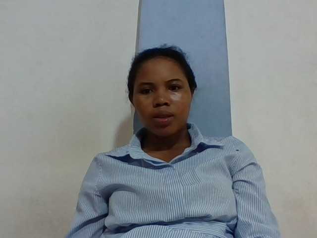 Juliah1a live cam on BongaCams