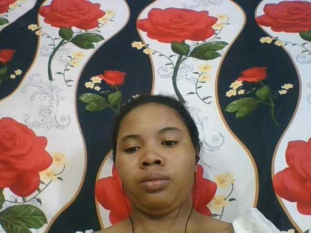 Juliah1a live cam on BongaCams