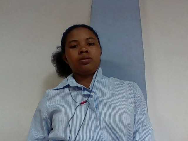 Juliah1a live cam on BongaCams
