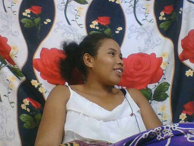 Juliah1a live cam on BongaCams