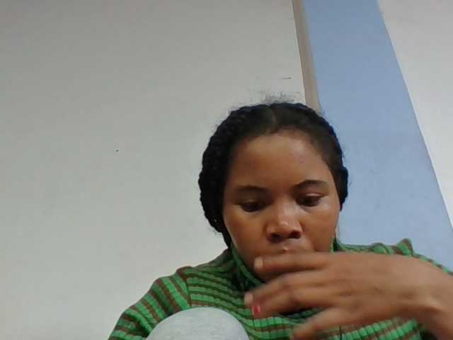 Juliah1a live cam on BongaCams