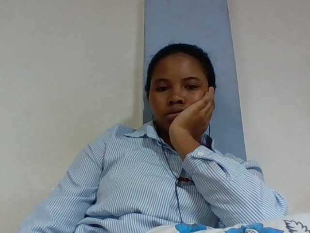 Juliah1a live cam on BongaCams